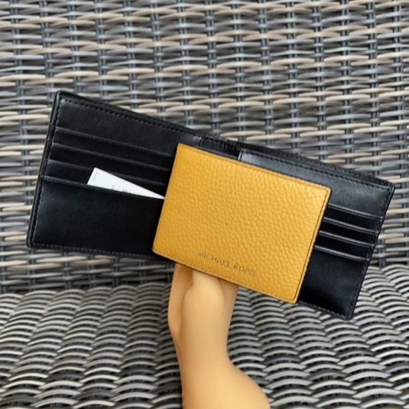 Michael Kors Men`s Cooper Pebbled Leather Billfold Wallet With Passcase - Picture 14 of 16